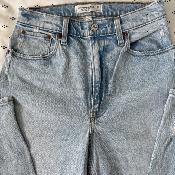 Abercrombie Curve Love 90s Straight Jean - Picture 3 of 6